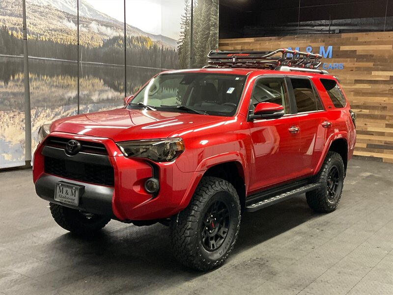 2020 Toyota 4Runner SR5 Premium 4x4 / Leather / CUSTOM BUILT / LIFTED  NEW LIFT w/ NEW WHEELS & TIRES / Leather & Heated Seats / Luggage Rack / Chrome Delete Pkg / 1-OWNER / SHARP & CLEAN !! - Photo 1 - Gladstone, OR 97027