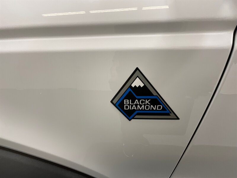 2023 Ford Bronco Black Diamond Advanced 4X4 / 2.3L ECOBOOST /MANUAL  / 7-SPEED MANUAL / HARD TOP / 4,000 MILES - Photo 43 - Gladstone, OR 97027