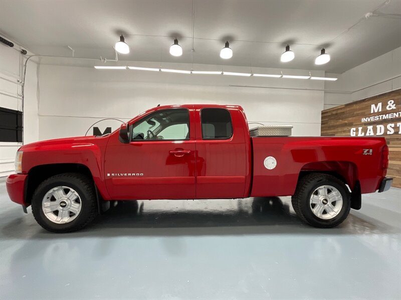 2007 Chevrolet Silverado 1500 LTZ LTZ 4dr Extended Cab 4X4 / 1-OWNER / Z71 OFFRD  / Leather Heated Seats - Photo 3 - Gladstone, OR 97027