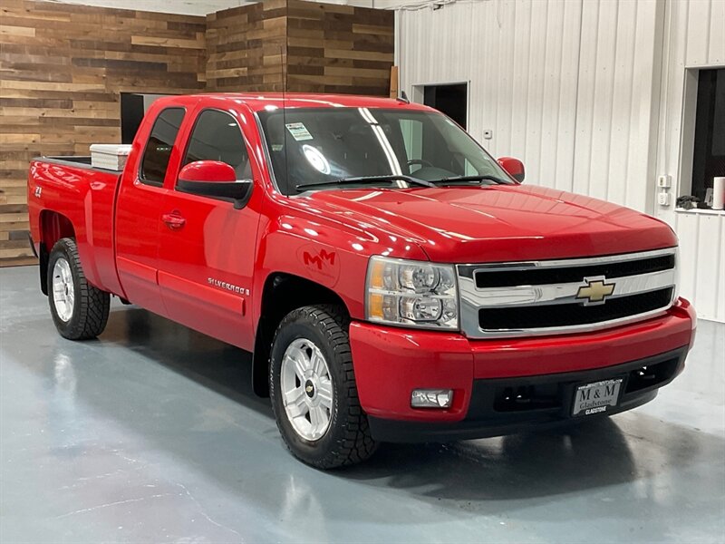 2007 Chevrolet Silverado 1500 LTZ LTZ 4dr Extended Cab 4X4 / 1-OWNER / Z71 OFFRD  / Leather Heated Seats - Photo 2 - Gladstone, OR 97027