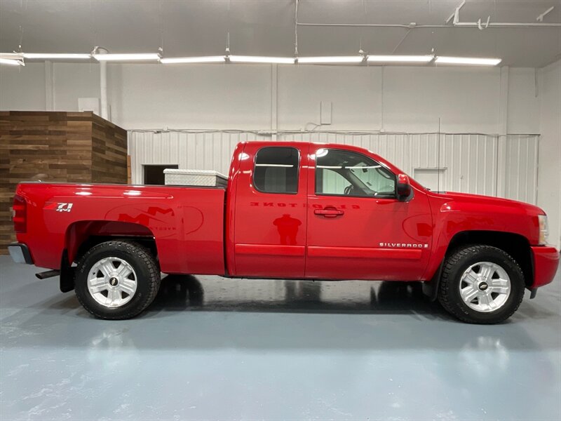 2007 Chevrolet Silverado 1500 LTZ LTZ 4dr Extended Cab 4X4 / 1-OWNER / Z71 OFFRD  / Leather Heated Seats - Photo 4 - Gladstone, OR 97027