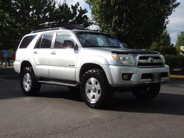 2007 Toyota 4Runner V6 4X4 / 3RD SEAT / DIFF LOCK / 1-OWNER / LIFTED   - Photo 2 - Portland, OR 97217