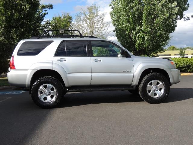 2007 Toyota 4Runner V6 4X4 / 3RD SEAT / DIFF LOCK / 1-OWNER / LIFTED   - Photo 4 - Portland, OR 97217