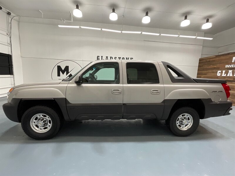 2004 Chevrolet Avalanche 2500 4X4 8.1L V8 / Sport Utility Pickup  / Leather heated Seats / Sunroof / NEW TIRES / ZERO RUST - Photo 3 - Gladstone, OR 97027