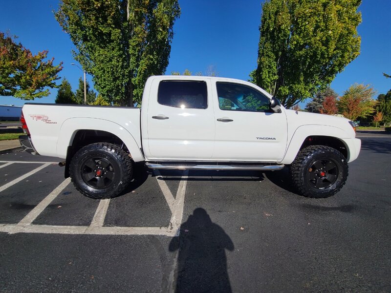 2010 Toyota Tacoma DOUBLE CAB 4X4 / V6 4.0L / DIFF LOCK / NEW LIFT  / NEW TIRES / TRD OFF ROAD PKG / VERY CLEAN - Photo 4 - Portland, OR 97217