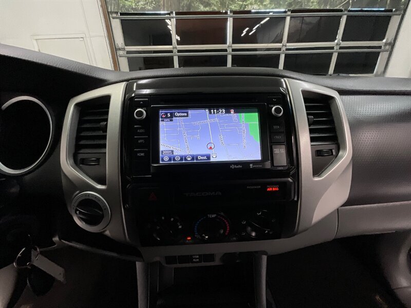 2015 Toyota Tacoma V6 TRD SPORT 4X4 / Navigation & Backup Camera  / LOCAL OREGON TRUCK / 6 FT BED / RUST FREE / 109,000 MILES - Photo 35 - Gladstone, OR 97027