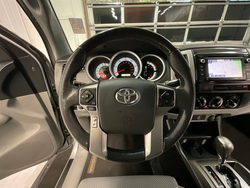 2015 Toyota Tacoma V6 TRD SPORT 4X4 / Navigation & Backup Camera  / LOCAL OREGON TRUCK / 6 FT BED / RUST FREE / 109,000 MILES - Photo 38 - Gladstone, OR 97027
