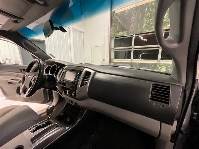 2015 Toyota Tacoma V6 TRD SPORT 4X4 / Navigation & Backup Camera  / LOCAL OREGON TRUCK / 6 FT BED / RUST FREE / 109,000 MILES - Photo 18 - Gladstone, OR 97027