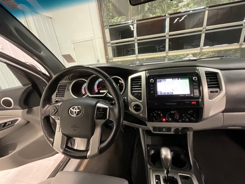 2015 Toyota Tacoma V6 TRD SPORT 4X4 / Navigation & Backup Camera  / LOCAL OREGON TRUCK / 6 FT BED / RUST FREE / 109,000 MILES - Photo 19 - Gladstone, OR 97027