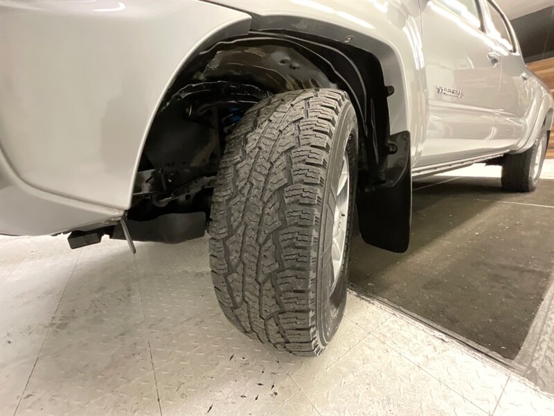 2015 Toyota Tacoma V6 TRD SPORT 4X4 / Navigation & Backup Camera  / LOCAL OREGON TRUCK / 6 FT BED / RUST FREE / 109,000 MILES - Photo 24 - Gladstone, OR 97027