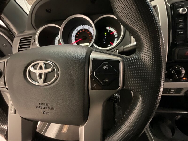 2015 Toyota Tacoma V6 TRD SPORT 4X4 / Navigation & Backup Camera  / LOCAL OREGON TRUCK / 6 FT BED / RUST FREE / 109,000 MILES - Photo 40 - Gladstone, OR 97027