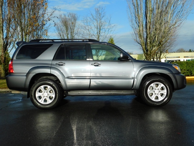 2009 Toyota 4Runner Limited 4x4 / Leather / Sunroof / Nav / PRISTINE   - Photo 4 - Portland, OR 97217