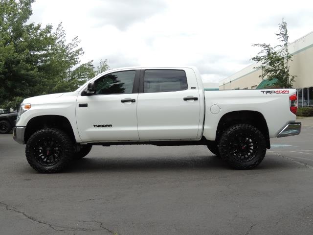 2016 Toyota Tundra SR5 / TRD OFF RD / 4X4 / 1-OWNER/ LIFTED   - Photo 3 - Portland, OR 97217
