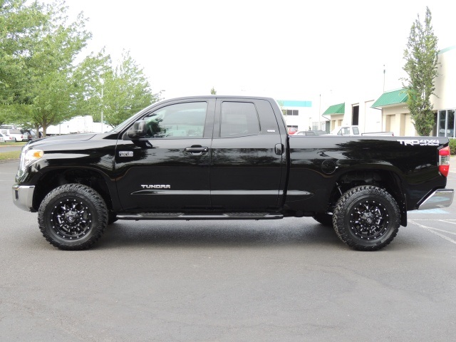 2014 Toyota Tundra SR5 / Crew Cab / 4X4 / 5.7L / LIFTED LIFTED   - Photo 3 - Portland, OR 97217