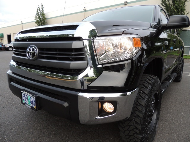 2014 Toyota Tundra SR5 / Crew Cab / 4X4 / 5.7L / LIFTED LIFTED   - Photo 9 - Portland, OR 97217