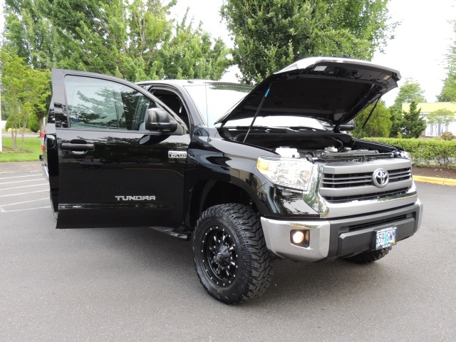 2014 Toyota Tundra SR5 / Crew Cab / 4X4 / 5.7L / LIFTED LIFTED   - Photo 31 - Portland, OR 97217