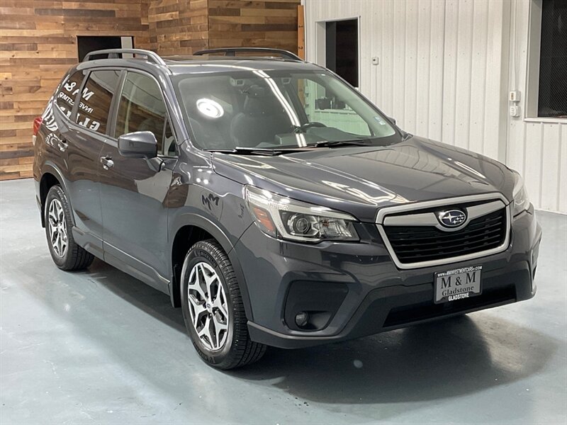 2019 Subaru Forester Premium Sport Utility AWD / Backup Cam / 64k MILES  / Panoramic Sunroof / Heated Seats / LOCAL with Zero rust