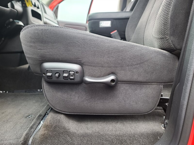 2003 Dodge Ram 3500 4X4 / 5.9L DIESEL / NEW LIFT+WHEELS+TIRE / 95K MLS / HIGH OUTPUT / LOCAL / NO RUST / CUMMINS - Photo 32 - Portland, OR 97217