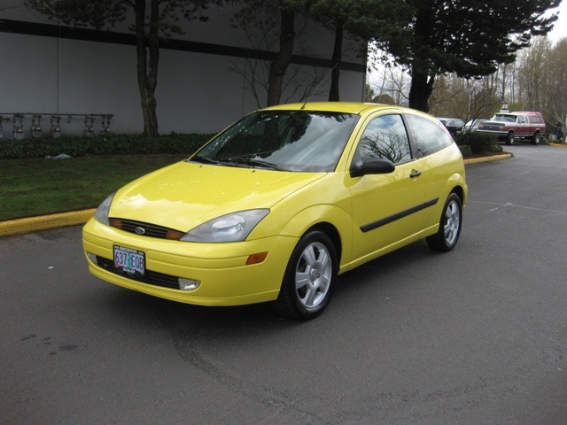 2003 Ford Focus ZX3 HatchBack 2Dr 4-Cyl / Auto / LOW MILES / 30mpg   - Photo 1 - Portland, OR 97217