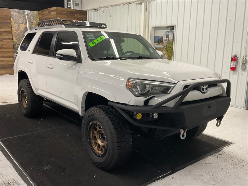 2015 Toyota 4Runner SR5 Premium 4X4 / 3RD ROW SEAT / LIFTED  / Leather & Heated Seats / Sunroof / Navigation & Backup Camera / CUSTOM BUMPER / 1-OWNER / RUST FREE - Photo 2 - Gladstone, OR 97027