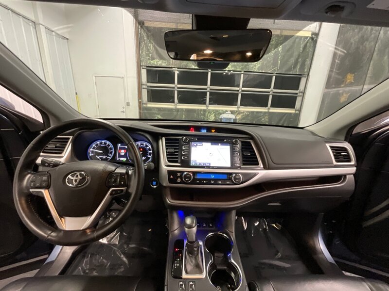2018 Toyota Highlander XLE Sport Utility AWD / Leather Navi / 23,000 MILE  LOCAL SUV / 3RD ROW SEAT / Leather & Heated Seats / Sunroof / BRAND NEW TIRES - Photo 43 - Gladstone, OR 97027