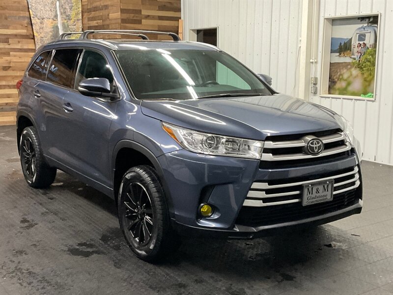 2018 Toyota Highlander XLE Sport Utility AWD / Leather Navi / 23,000 MILE  LOCAL SUV / 3RD ROW SEAT / Leather & Heated Seats / Sunroof / BRAND NEW TIRES - Photo 2 - Gladstone, OR 97027