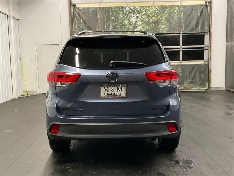 2018 Toyota Highlander XLE Sport Utility AWD / Leather Navi / 23,000 MILE  LOCAL SUV / 3RD ROW SEAT / Leather & Heated Seats / Sunroof / BRAND NEW TIRES - Photo 6 - Gladstone, OR 97027