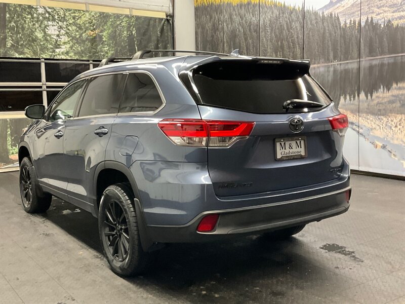 2018 Toyota Highlander XLE Sport Utility AWD / Leather Navi / 23,000 MILE  LOCAL SUV / 3RD ROW SEAT / Leather & Heated Seats / Sunroof / BRAND NEW TIRES - Photo 8 - Gladstone, OR 97027