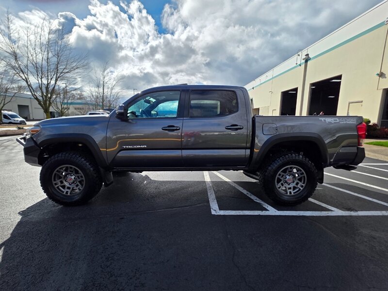 2017 Toyota Tacoma TRD Off-Road 4X4 DIFF LOCK CRAWL CONTROL 1-OWNER  / V6 / SUNROOF / TRD WHEELS / NEW TIRES / SMITTYBILT BUMPERS / LED's / LIFTED - Photo 3 - Portland, OR 97217