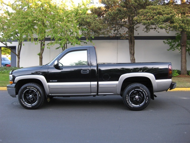 2002 Chevrolet Silverado 1500 LS/ 4WD/ 1-Owner   - Photo 2 - Portland, OR 97217