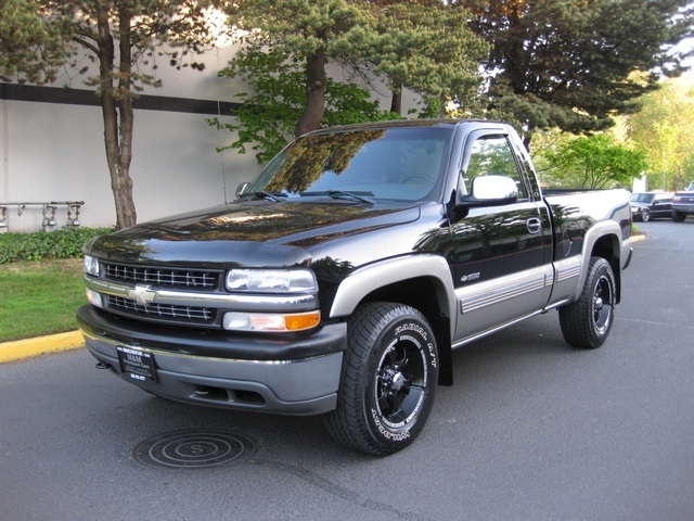 2002 Chevrolet Silverado 1500 LS/ 4WD/ 1-Owner   - Photo 1 - Portland, OR 97217