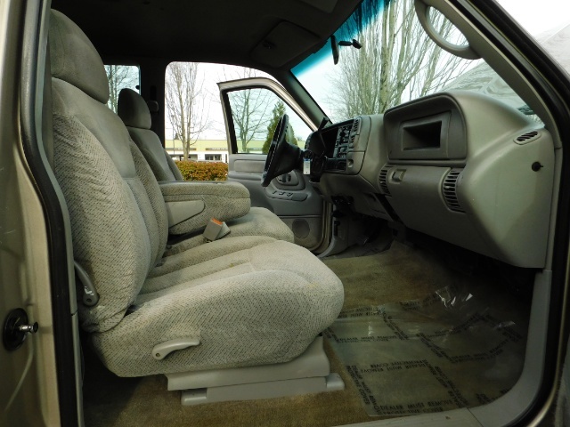 2000 Chevrolet C2500 LS 5.7Liter V8 Vertic 2WD 2-Owner   - Photo 17 - Portland, OR 97217