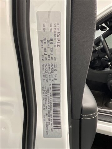 2018 Dodge Durango SRT 392 / AWD / 6.4L V8 HEMI / 55,000 MILES  / 3RD ROW SEAT - Photo 61 - Gladstone, OR 97027