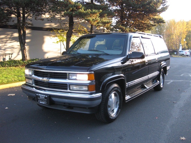 1998 Chevrolet Suburban 4WD Leather / 8-Passenger / Loaded / SHARP!   - Photo 1 - Portland, OR 97217