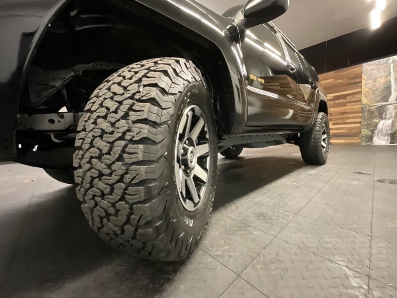2005 Toyota 4Runner SR5 Sport Utility 4X4 / V6 / LEAHER / LIFTED LIFTE  NEW WHEELS & TIRES / SUNROOF / SHARP & CLEAN - Photo 24 - Gladstone, OR 97027