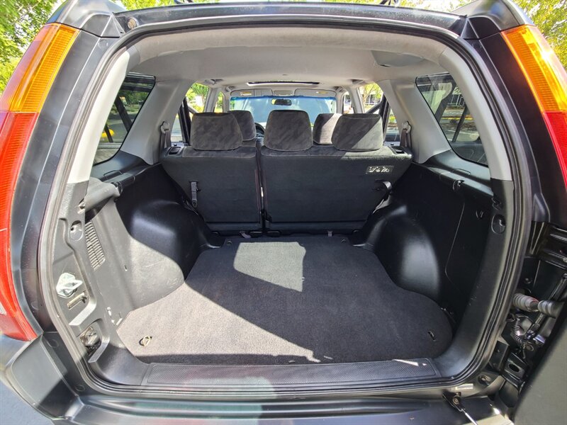 2004 Honda CR-V 4X4 / Moon Roof / Records / Excellent Condition  / 4-Cyl 2.4 Liter / Cargo Basket - Photo 45 - Portland, OR 97217