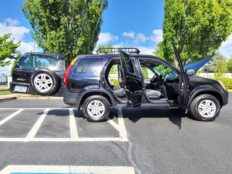 2004 Honda CR-V 4X4 / Moon Roof / Records / Excellent Condition  / 4-Cyl 2.4 Liter / Cargo Basket - Photo 24 - Portland, OR 97217