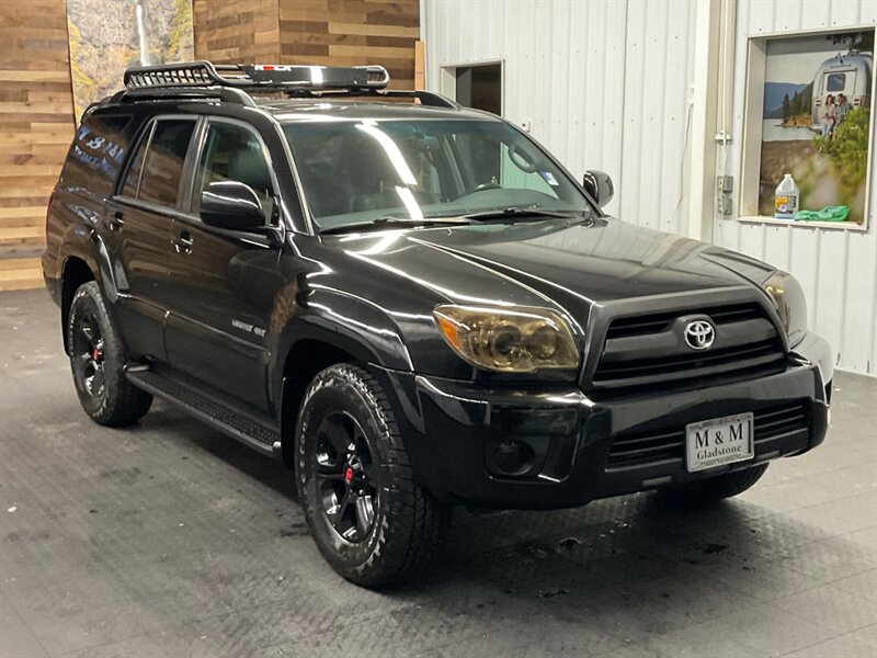 2008 Toyota 4Runner Limited Sport Utility 4X4 / 4.0L V6 / 1-OWNER  Leather & Heated Seats / Sunroof / SHARP & CLEAN !! - Photo 2 - Gladstone, OR 97027