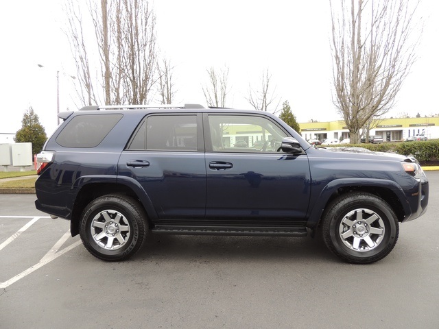 2015 Toyota 4Runner Limited / Sport / 4X4 / 6Cyl / LOADED LOADED   - Photo 4 - Portland, OR 97217