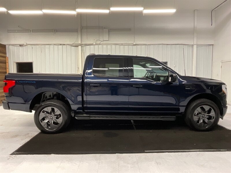 2022 Ford F-150 Lightning Lariat  AWD /Dual E Motor/ 600 MILES  / LOCAL TRUCK / Lariat Pkg / Leather / ONLY 600 MILES - Photo 4 - Gladstone, OR 97027