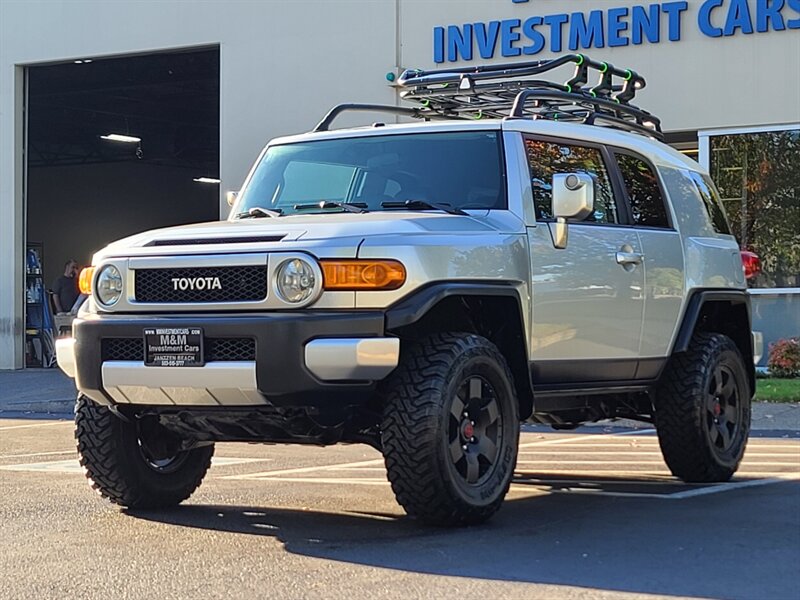2007 Toyota FJ Cruiser 4X4 / V6 4.0L/ REAR DIFFERENTIAL LOCKER / NEW LIFT  / NEW TIRES / JUST SERVICED / EXCELLENT CONDITION - Photo 1 - Portland, OR 97217