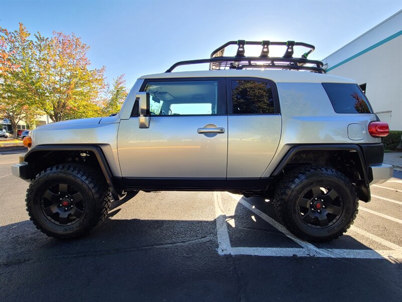 2007 Toyota FJ Cruiser 4X4 / V6 4.0L/ REAR DIFFERENTIAL LOCKER / NEW LIFT  / NEW TIRES / JUST SERVICED / EXCELLENT CONDITION - Photo 3 - Portland, OR 97217