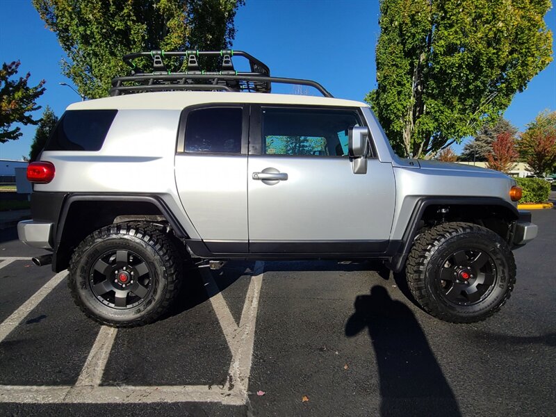 2007 Toyota FJ Cruiser 4X4 / V6 4.0L/ REAR DIFFERENTIAL LOCKER / NEW LIFT  / NEW TIRES / JUST SERVICED / EXCELLENT CONDITION - Photo 4 - Portland, OR 97217