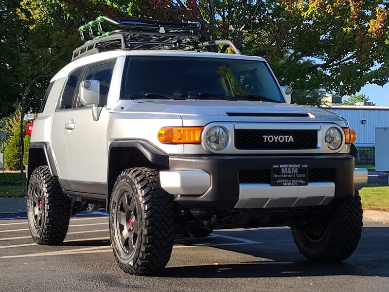 2007 Toyota FJ Cruiser 4X4 / V6 4.0L/ REAR DIFFERENTIAL LOCKER / NEW LIFT  / NEW TIRES / JUST SERVICED / EXCELLENT CONDITION - Photo 2 - Portland, OR 97217
