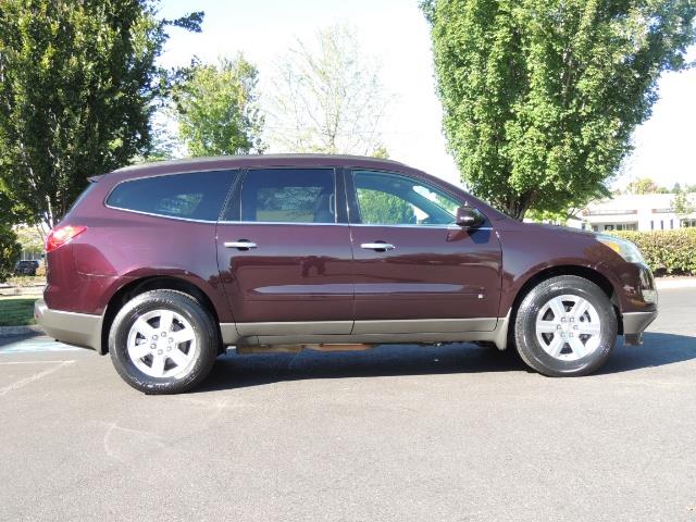 2010 Chevrolet Traverse LT ALL Wheel Drive / 8-seater / ONLY 67,000 MILES   - Photo 4 - Portland, OR 97217