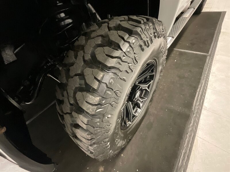 2011 RAM 3500 ST Crew Cab 4X4 / 6.7L DIESEL / 6-SPEED / LIFTED  / 1-TON / SWB / LIFTED w. BRAND NEW 35 " MUD TIRES & 18 " FUEL WHEELS / 146,000 MILES - Photo 23 - Gladstone, OR 97027