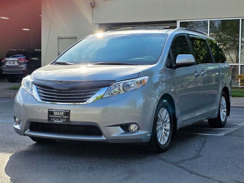 2014 Toyota Sienna XLE 8-Passenger DVD / EVERY OPTION / Immaculate !  / NAVi / Leather / CAM / Sensors / Low Miles / Like New