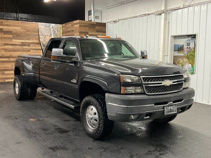 2005 Chevrolet Silverado 3500 LT Crew Cab 4X4/ 6.6L DIESEL /DUALLY / 73,000 MILE  DURAMAX DIESEL / DUALLY / RUST FREE / LONG BED / ONLY 73K MILES / SHARP & CLEAN !! - Photo 2 - Gladstone, OR 97027