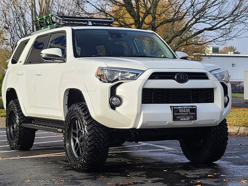 2020 Toyota 4Runner SR5 PREMIUM 4X4 / 3RD SEAT / LIFTED / EVERY OPTION  / SUN ROOF / LEATHER / 7-PASSENGER / NEW 20-inch WHEELS / NEW  TIRES / IMMACULATE !! - Photo 2 - Portland, OR 97217