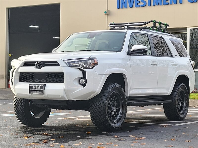 2020 Toyota 4Runner SR5 PREMIUM 4X4 / 3RD SEAT / LIFTED / EVERY OPTION  / SUN ROOF / LEATHER / 7-PASSENGER / NEW 20-inch WHEELS / NEW  TIRES / IMMACULATE !! - Photo 1 - Portland, OR 97217